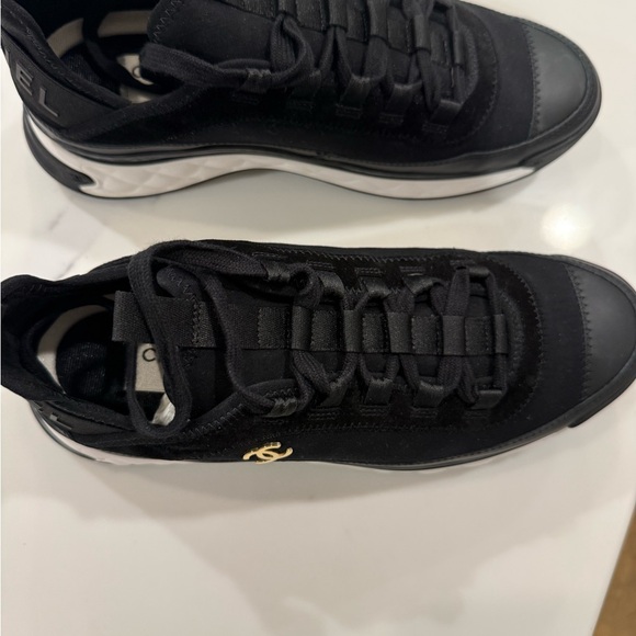 Women's CHANEL Trainers - CC Cap Toe Logo Sneakers - Picture 5 of 8